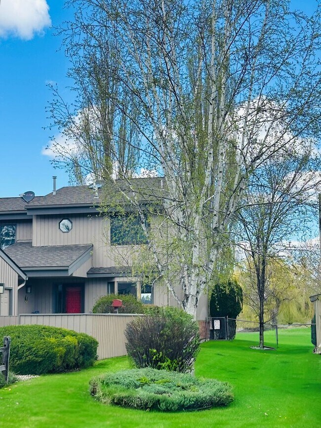 Foto del edificio - Stunning Kalispell Golf Course Home