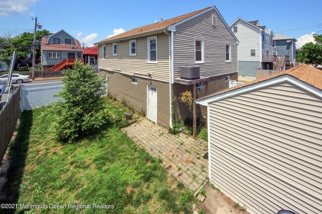 Building Photo - 49 Barberie Ave