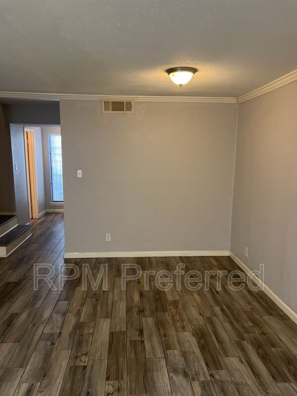 Foto del edificio - 6200 W Tidwell Rd