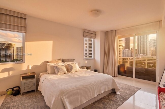 Foto del edificio - 901 Brickell Key Blvd