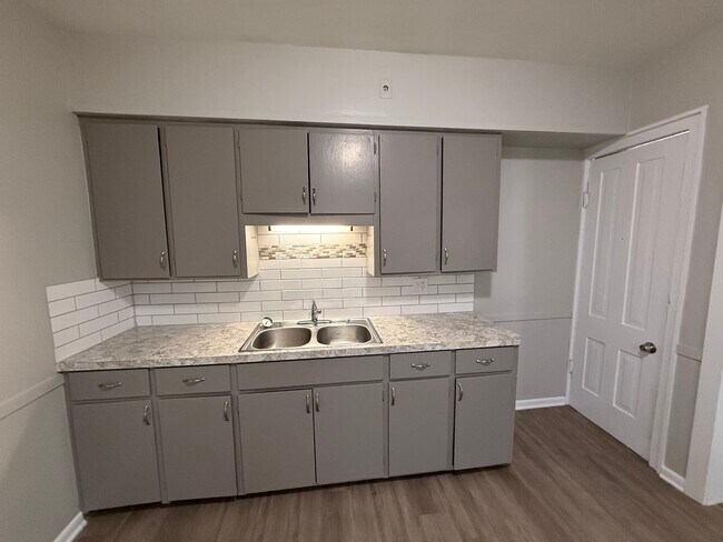 Foto del edificio - 217 Ghilda Pl NE