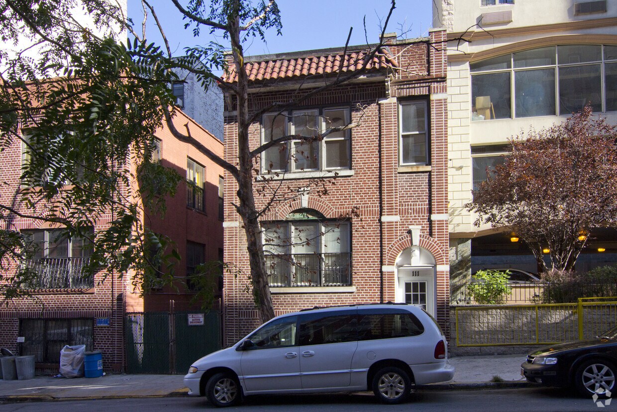 Foto del edificio - 111 Henwood Pl