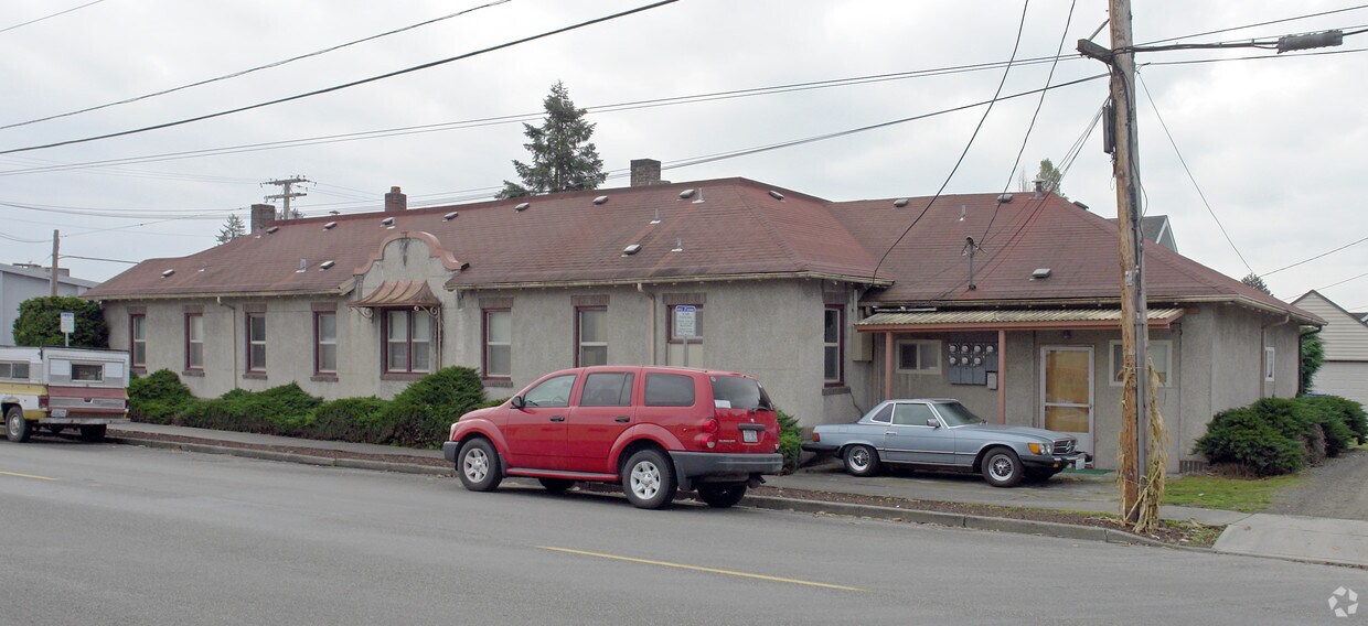 Foto del edificio - 824 Kincaid Ave