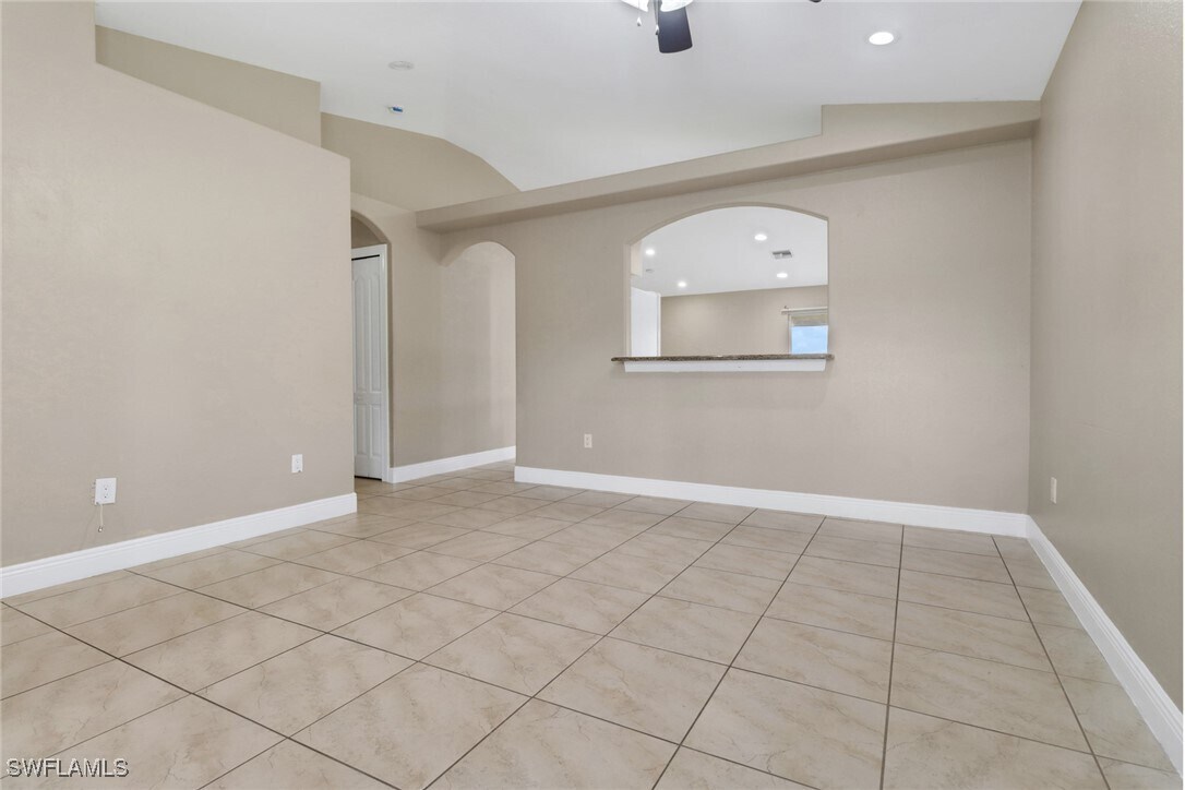 Foto principal - 4125 20th Ave NE