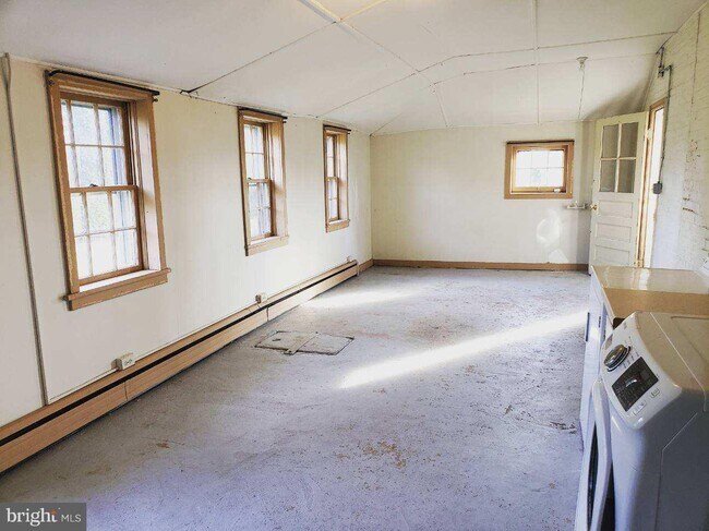 Building Photo - 520 Main St