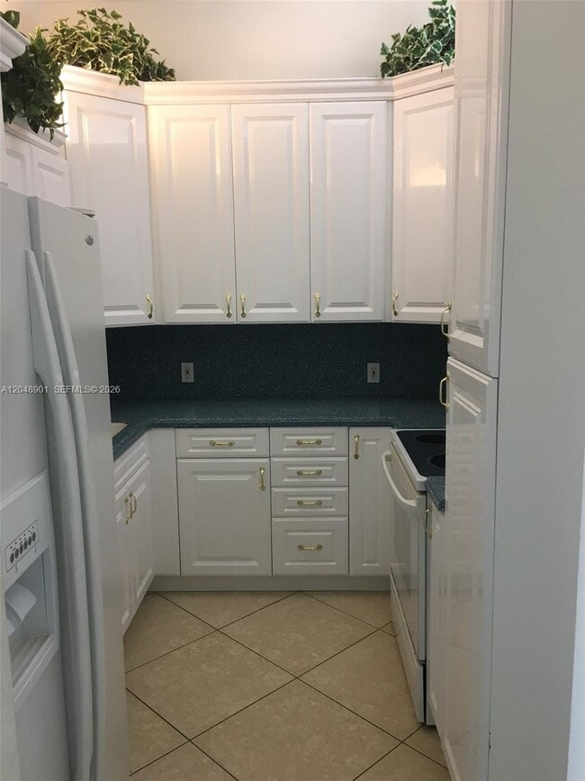 Building Photo - 20379 W Country Club Dr