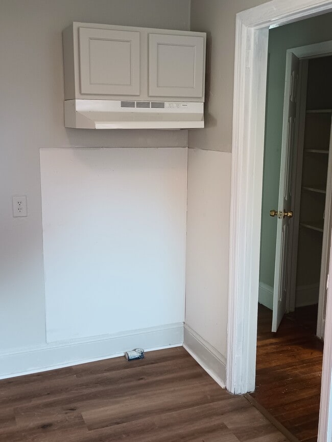 Building Photo - 327 Caulder Ave