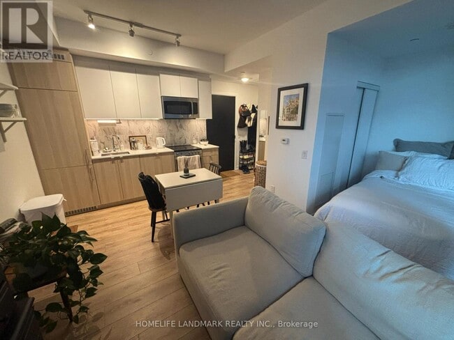 Building Photo - 500 Dupont St