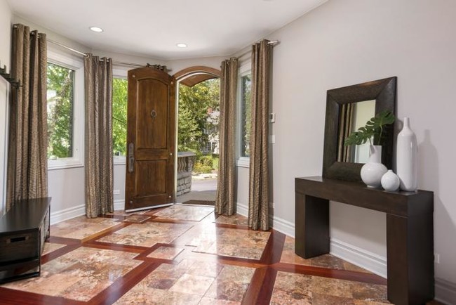 Foto del edificio - 6 bedroom in Orland Park IL 60462
