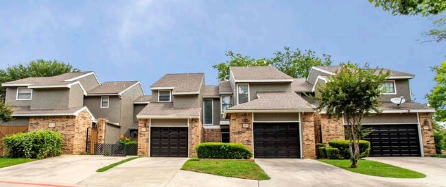 Interior Photo - Waterchase Gardens: Leasing Specials! Char...
