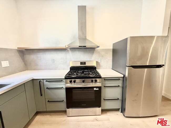 Foto del edificio - 1246 N Formosa Ave