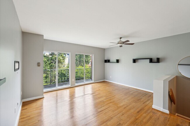 Building Photo - Charming 2-Level Townhome in the Heart of ...
