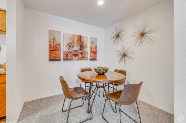 2BR, 2BA - 950SF - Dining Area - Windsail Apts.