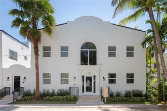 Building Photo - 624 Santander Ave