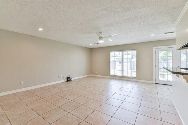 Foto del edificio - 6847 Vanlynn Ln