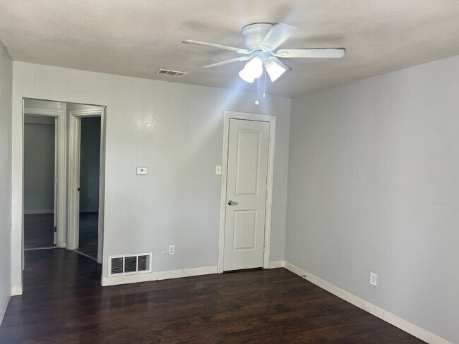 Building Photo - 3100 Botham Jean Blvd