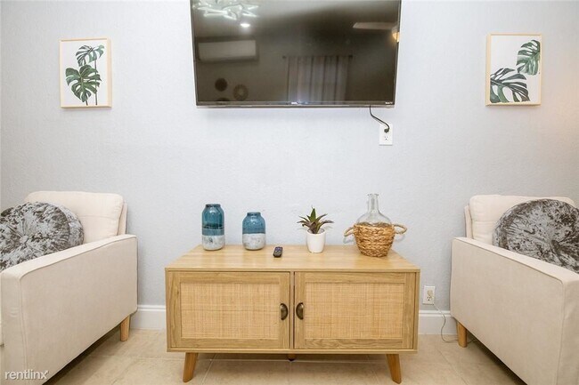 Foto del edificio - 3 br, 2 bath House - 2339 Hope St