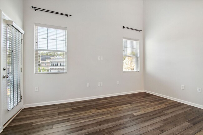 Building Photo - 102 Bedivere Ln