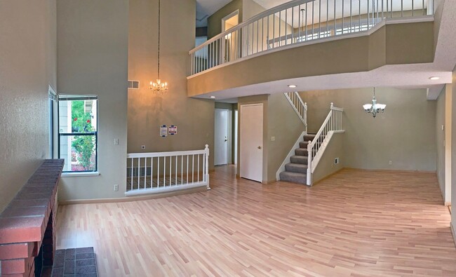 Building Photo - Beautiful 3 Bedroom Home near San Jose Gol...