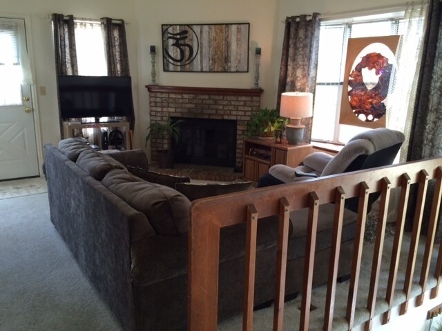 Foto del edificio - Awesome 4 Bedroom 2 Bath Townhome - Bike t...