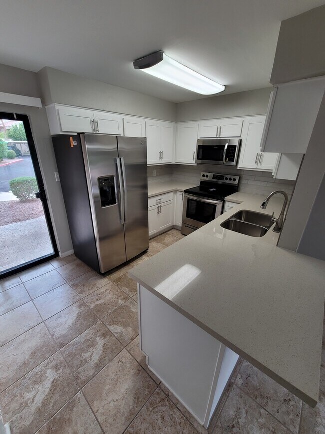 Foto del edificio - Updated 2/2 condo with 2 master bedrooms!