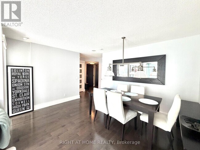 Building Photo - 30 Grand Trunk Crescent