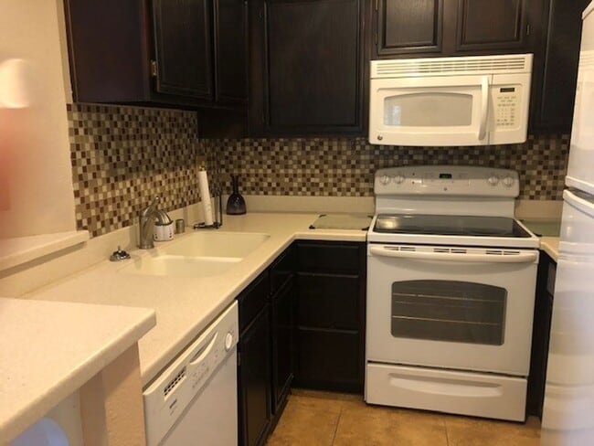 Foto del edificio - Upgraded Condo Available