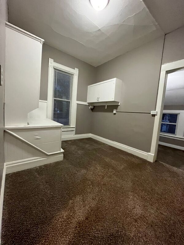 Building Photo - 3040 Walnut Ct