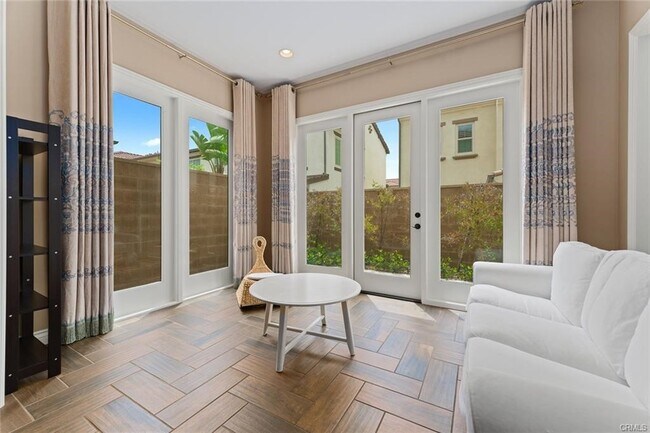 Building Photo - 52 Stanza