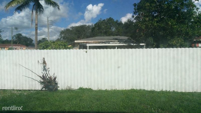 Primary Photo - 6341 Pembroke Rd