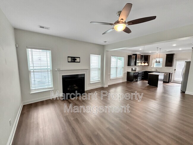 Foto del edificio - 28 Arnold Mill Rd