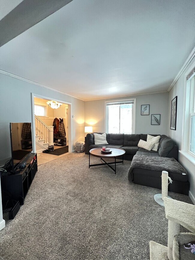 Foto del edificio - AVAILABLE JUNE 2026 - Renovated 3 Bed 1 Bath Home in East Duluth