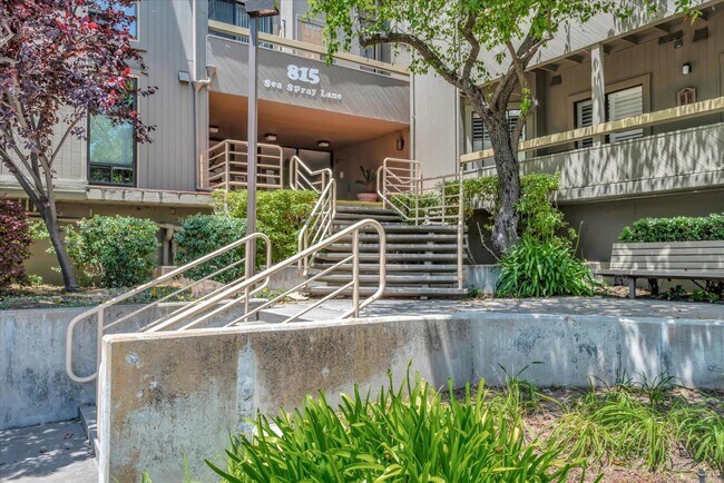 Building Photo - 815 Sea Spray Ln