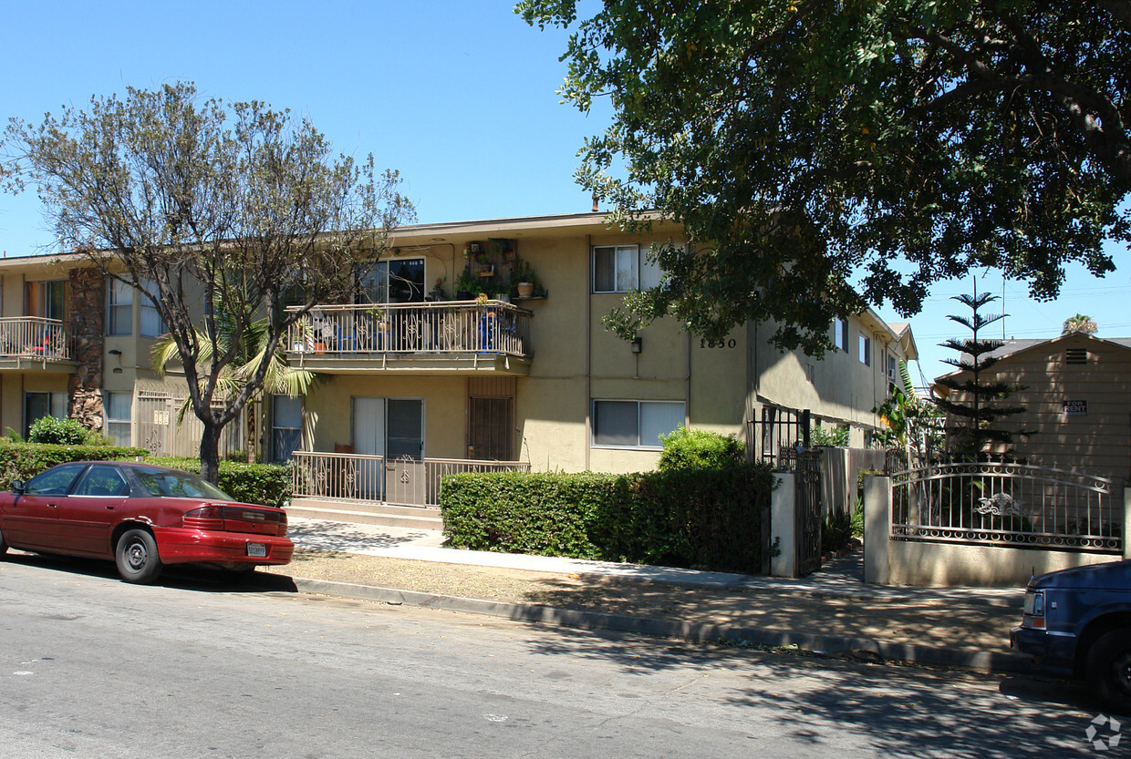 Building Photo - Pine Avenue Apartments