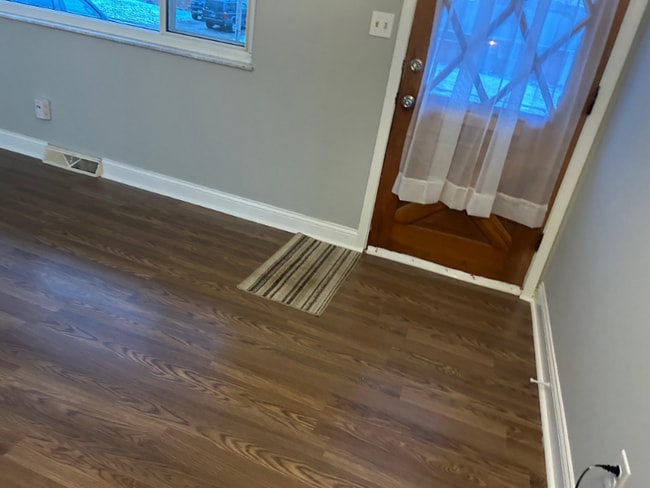 Foto del edificio - 907 Birchwood Dr