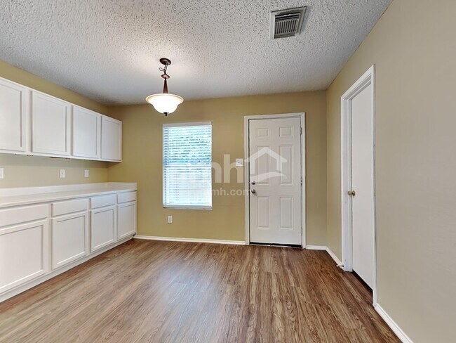 Building Photo - 952 Carthage Way