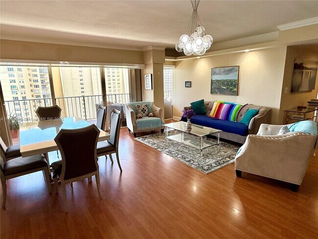 Building Photo - 1800 NE 114th St