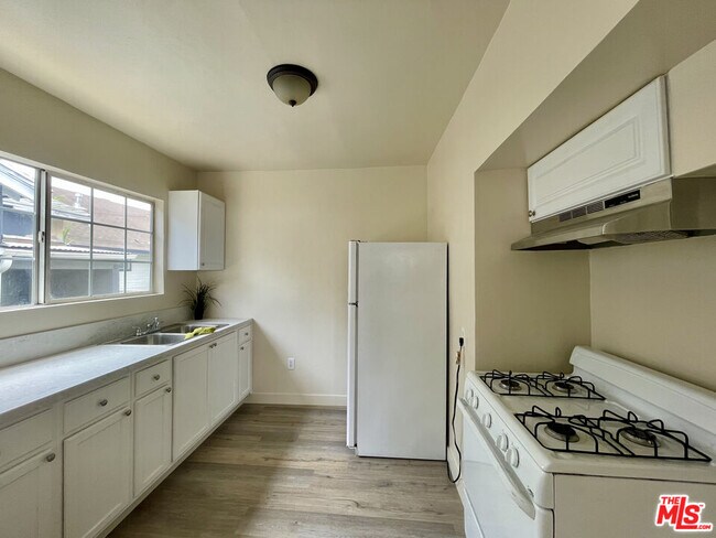 Building Photo - 4623 Wesley Ave