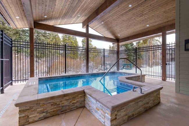 Foto del edificio - 455 Village Rd