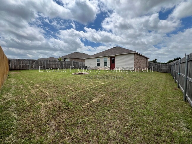 Building Photo - 1357 Dustin Dr