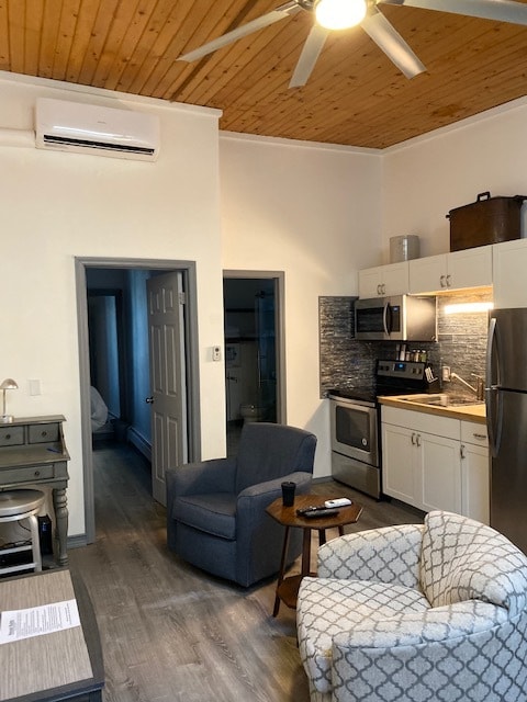 Building Photo - 12 N Main St