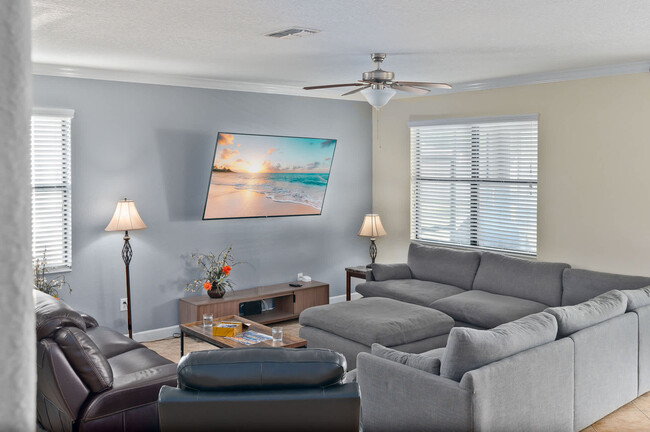 Building Photo - 1496 Moon Valley Dr
