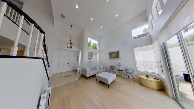 Building Photo - 1804 Via Sage