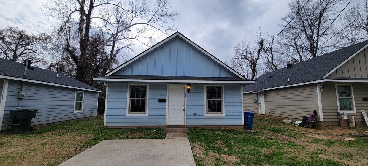 Foto principal - Amazing 3 Bed/1 Bath, Newer Construction, ...