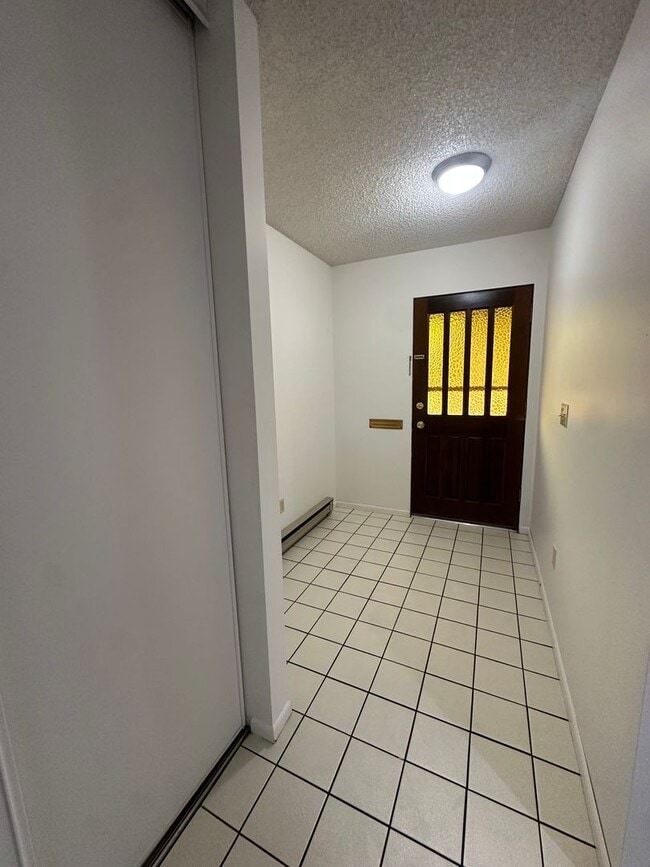 Building Photo - 1153