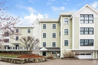 Building Photo - 140 Hudson St