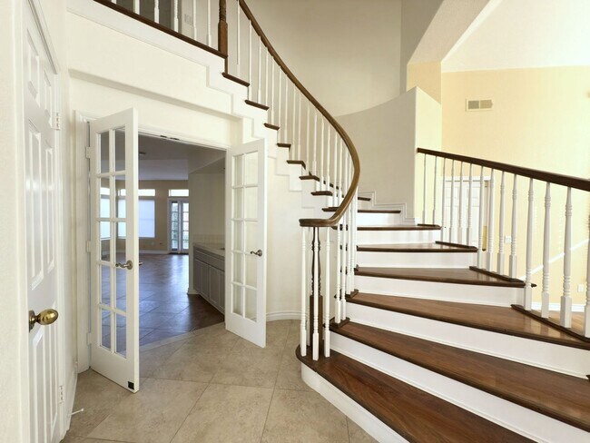 Foto del edificio - Spacious Home in Santa Fe Hills