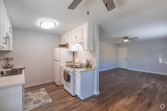 2HAB, 2BA - 865 ft² - La Privada Valle Poway