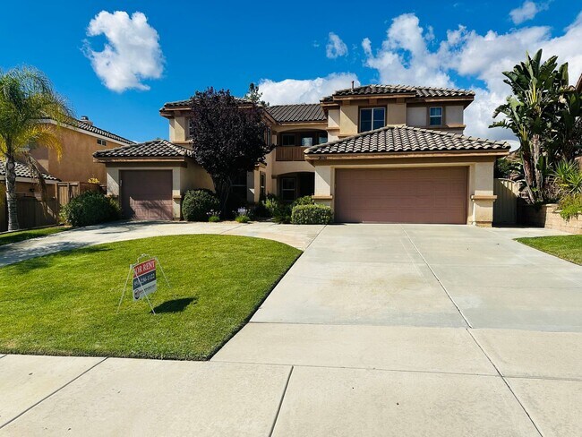 Building Photo - 5 bedroom Pool Home for rent in Murrieta