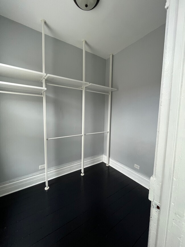 Building Photo - 2122 W 21st St